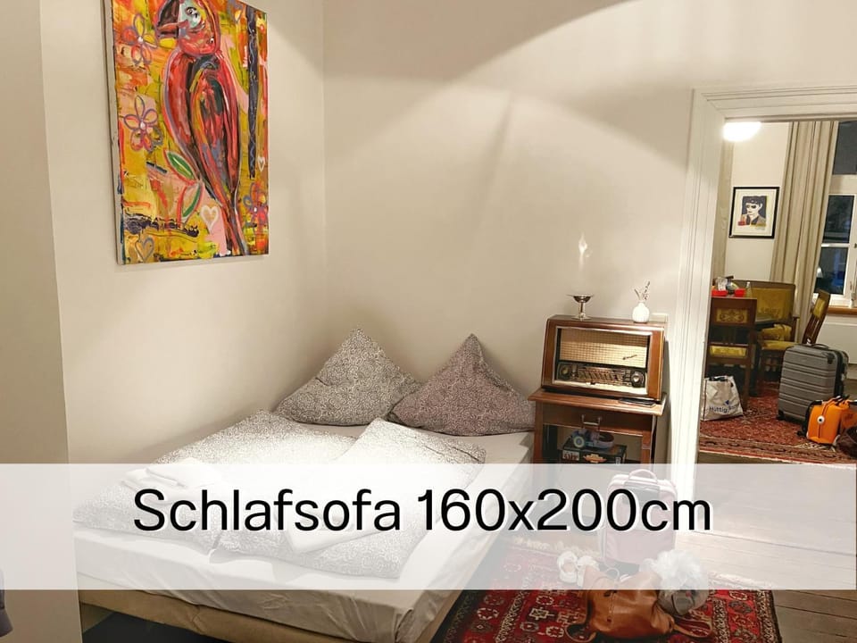 Bed, Photo of the whole room, Seating area