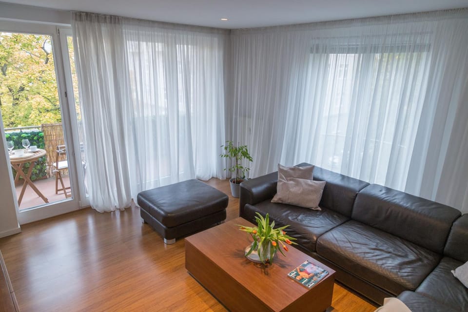 Balcony/Terrace, Living room, Seating area, Street view