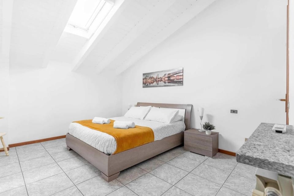 Bed, Living room, Seating area, Bedroom, towels