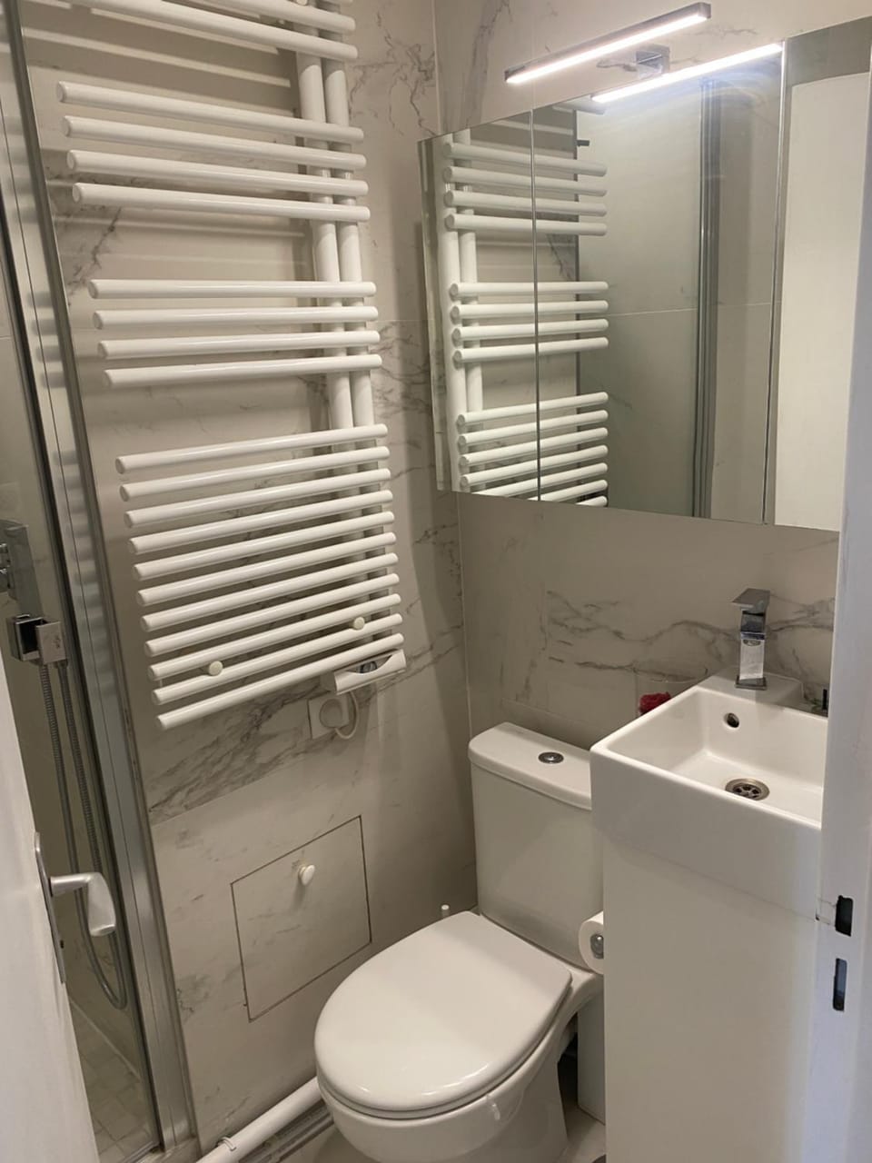 Studio sympa à Paris en métro -balcon & wifi Apartment in Puteaux