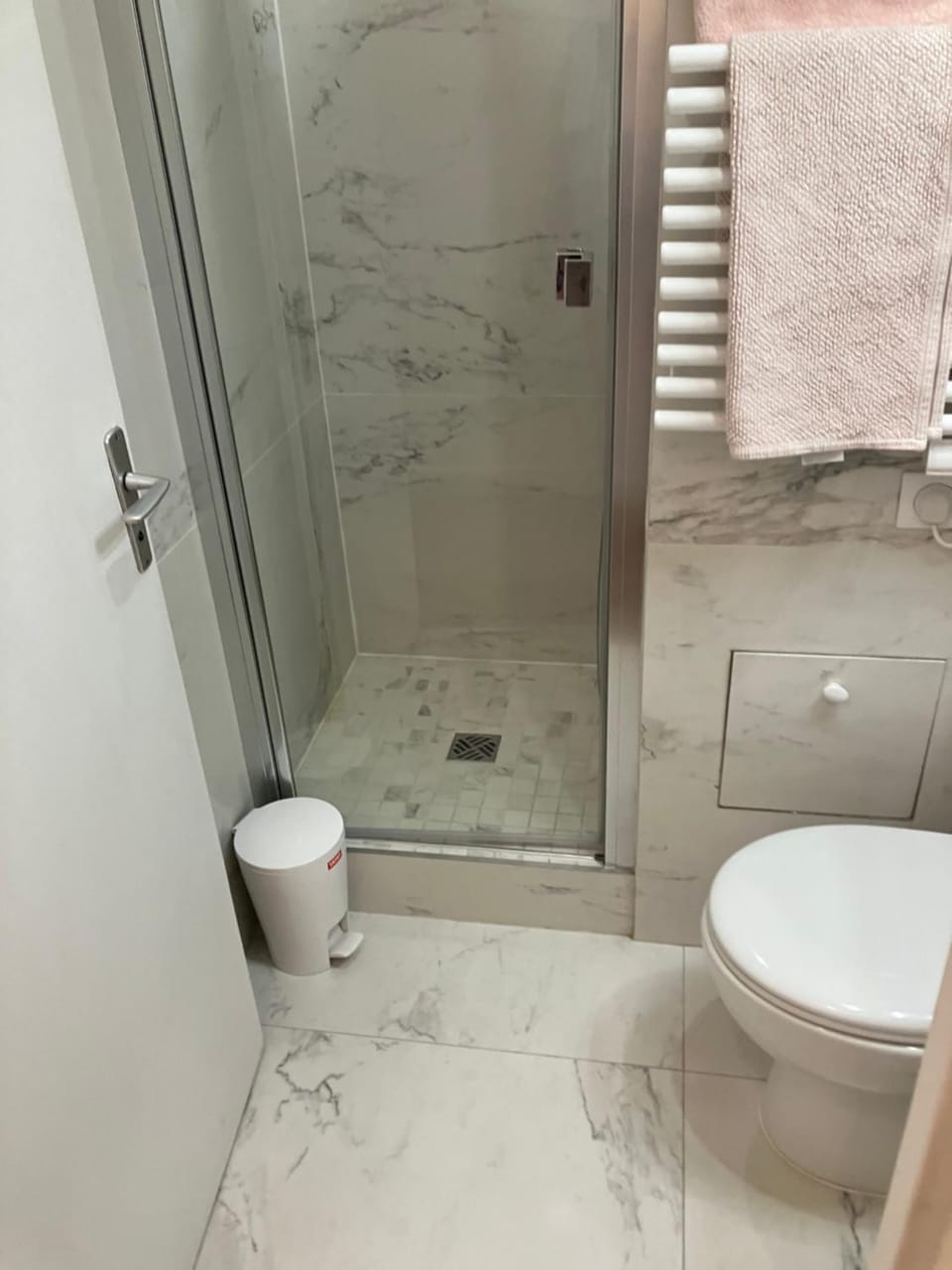 Studio sympa à Paris en métro -balcon & wifi Apartment in Puteaux