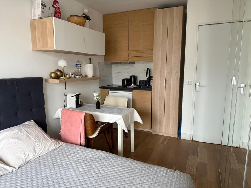 Studio sympa à Paris en métro -balcon & wifi Apartment in Puteaux