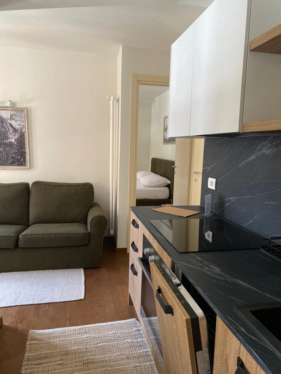 Kitchen or kitchenette, Living room, Seating area, oven, pet friendly, stove