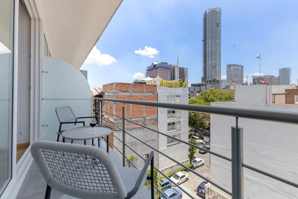 508 Capitalia Balcony Retreat Studio Apartment in Mexico City