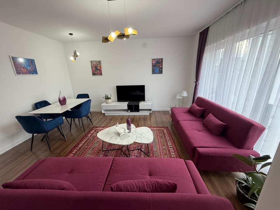 Communal lounge/ TV room, TV and multimedia, Living room, Seating area, Dining area, Evening entertainment