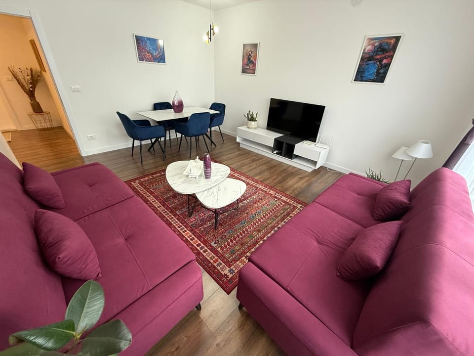 TV and multimedia, Living room, Seating area, Dining area, Evening entertainment