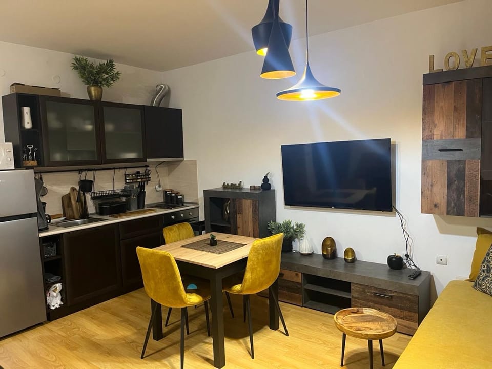 Communal lounge/ TV room, TV and multimedia, Coffee/tea facilities, Kitchen or kitchenette, Living room
