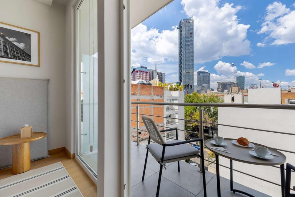 509 Capitalia Studio with Rooftop Jacuzzi and Parking Apartment in Mexico City
