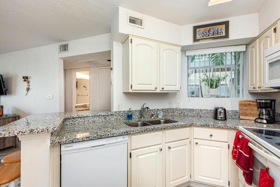 Serene Pondside Getaway - BC10 Apartment in Indian Harbour Beach