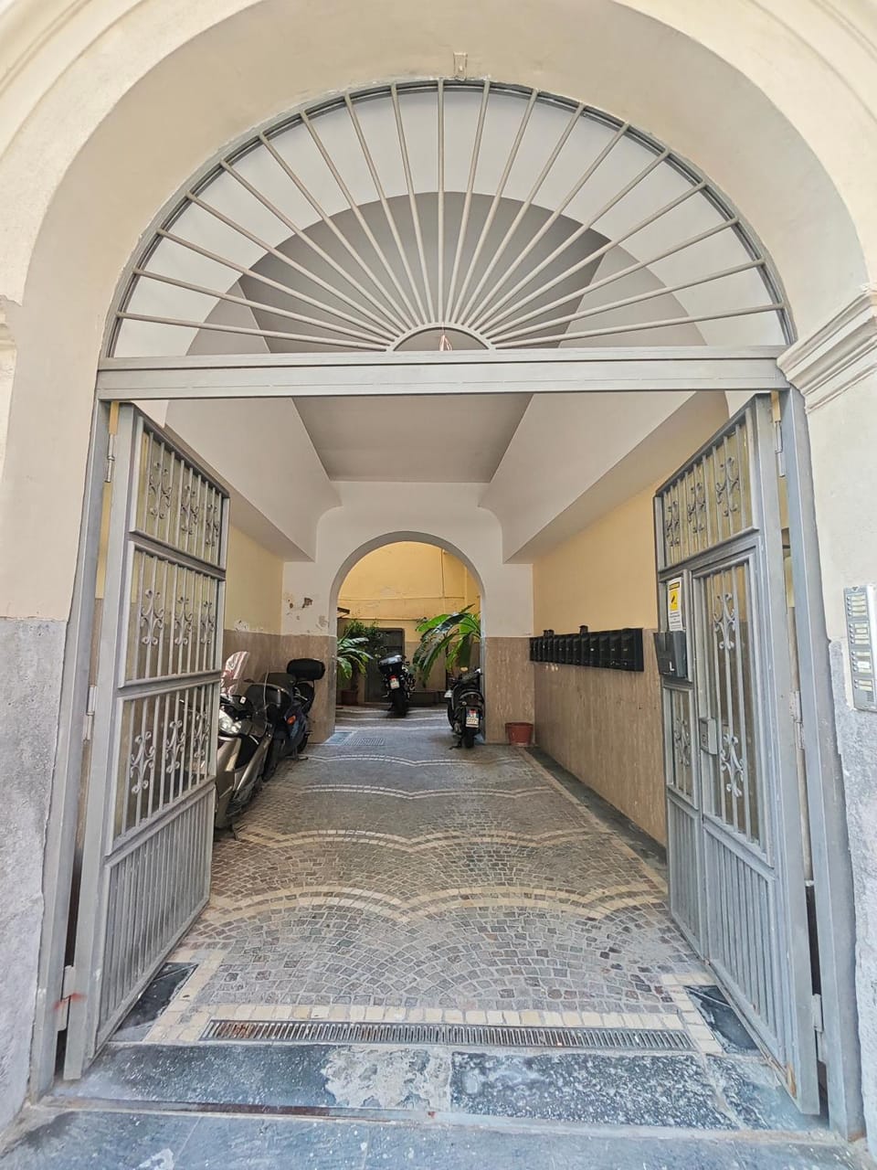 Facade/entrance