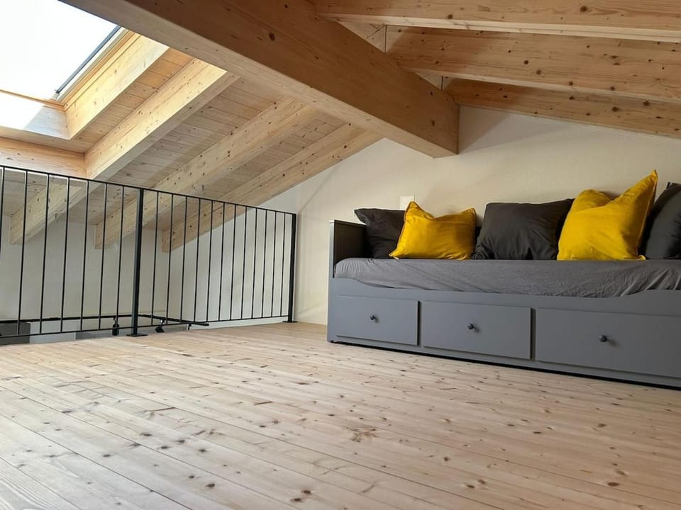 Bed, Living room