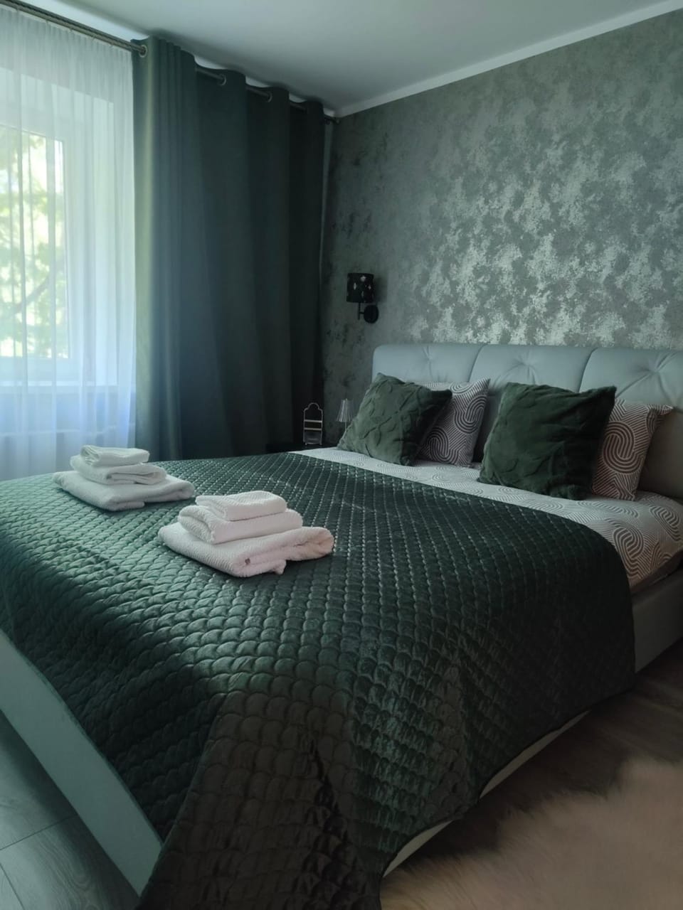 Bed, Photo of the whole room, Bedroom, towels
