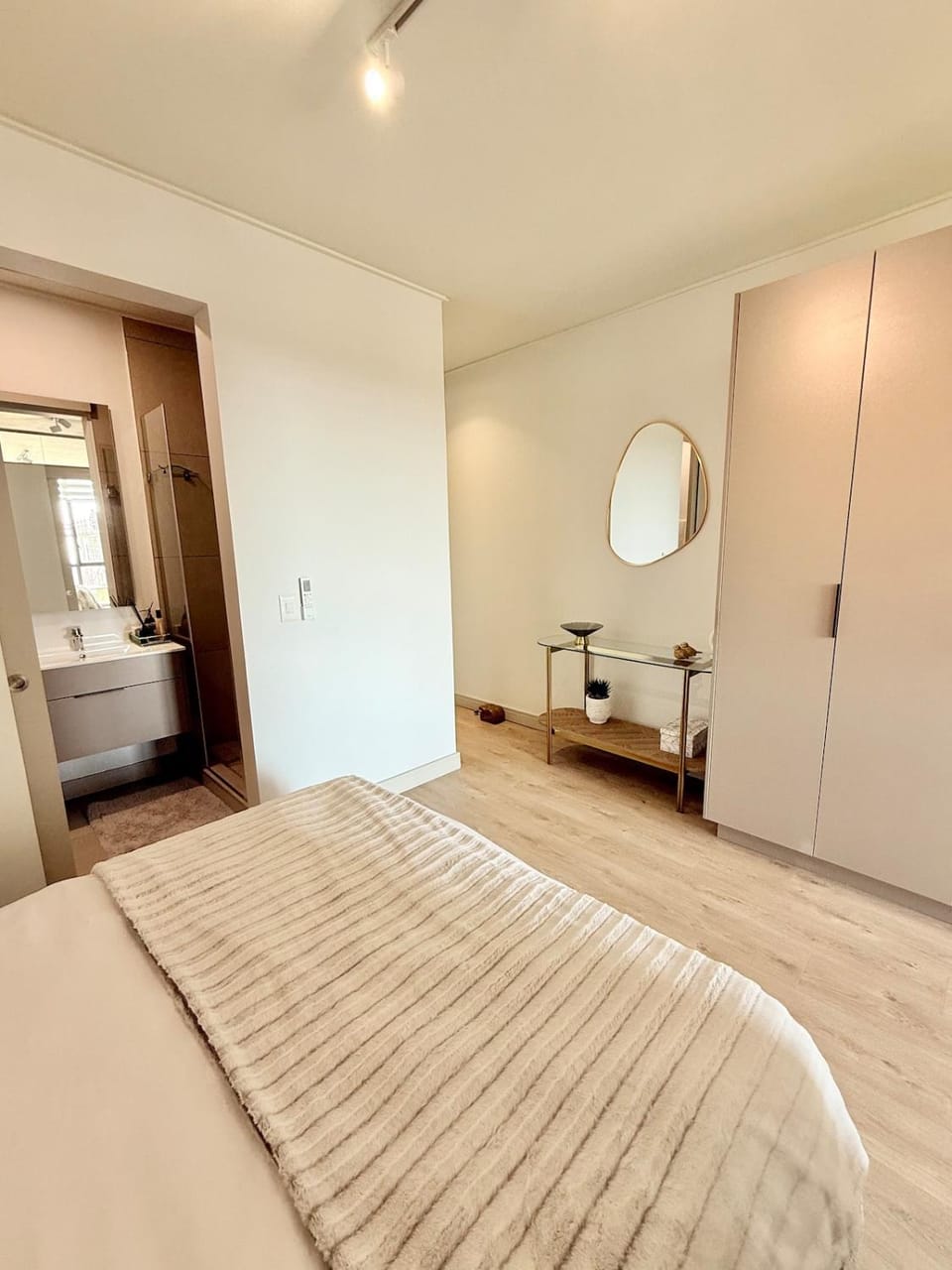EMPIRE INVESTMENTS Rosebank 631 Apartment in Johannesburg