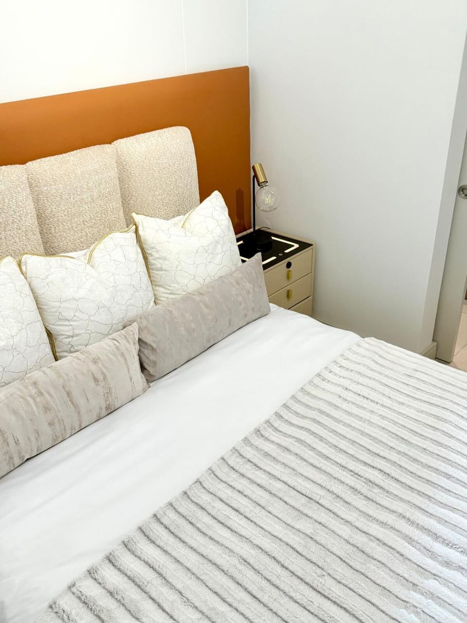 EMPIRE INVESTMENTS Rosebank 631 Apartment in Johannesburg