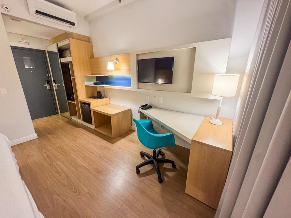 TV and multimedia, Photo of the whole room, Dining area, air conditioner