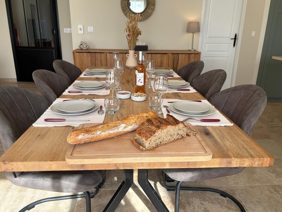 Dining area, Meals
