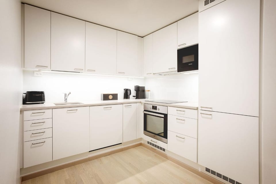 Coffee/tea facilities, Kitchen or kitchenette, dishwasher, microwave, oven, stove, toaster