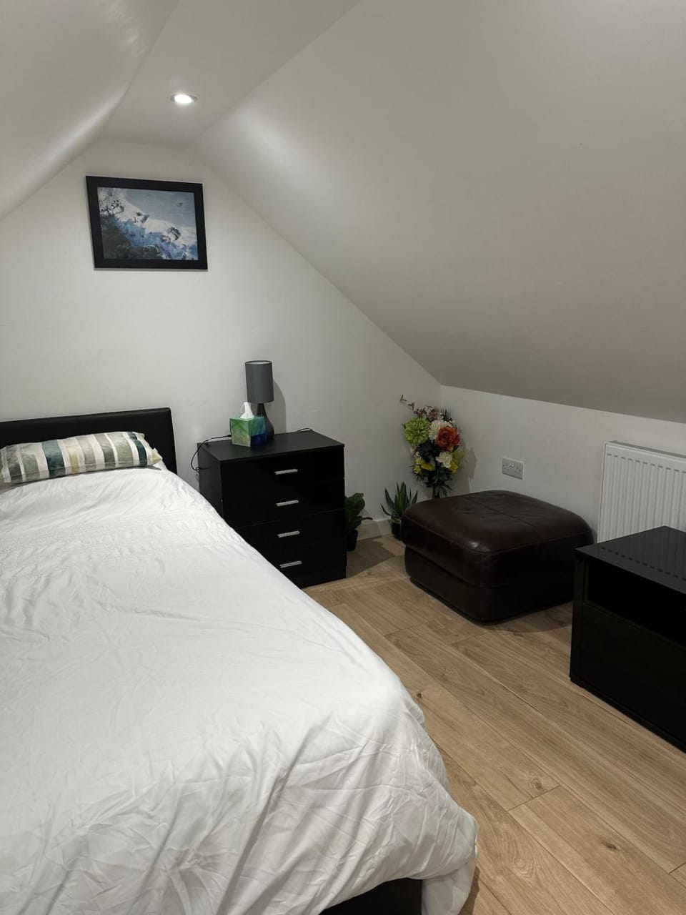 A Cosy and Spacious Studio Flat Apartment in Romford