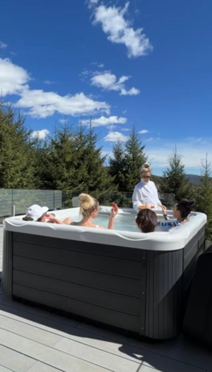 be be Chalet mini - privat pool & jacuzi Chalet in Ukraine