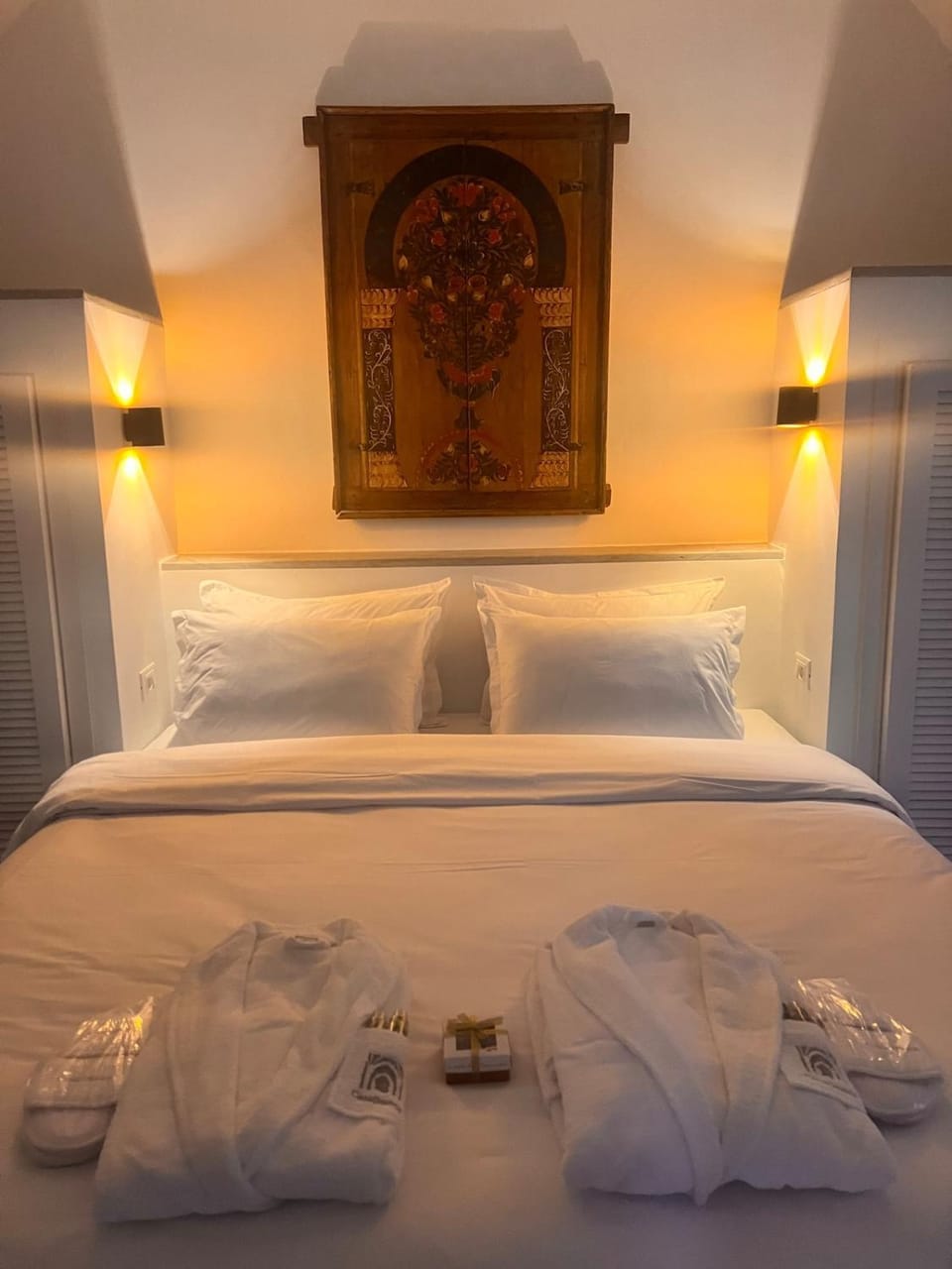 Bed, towels