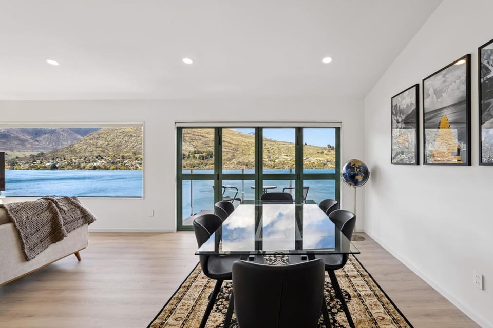 Escape on the Lake House in Queenstown