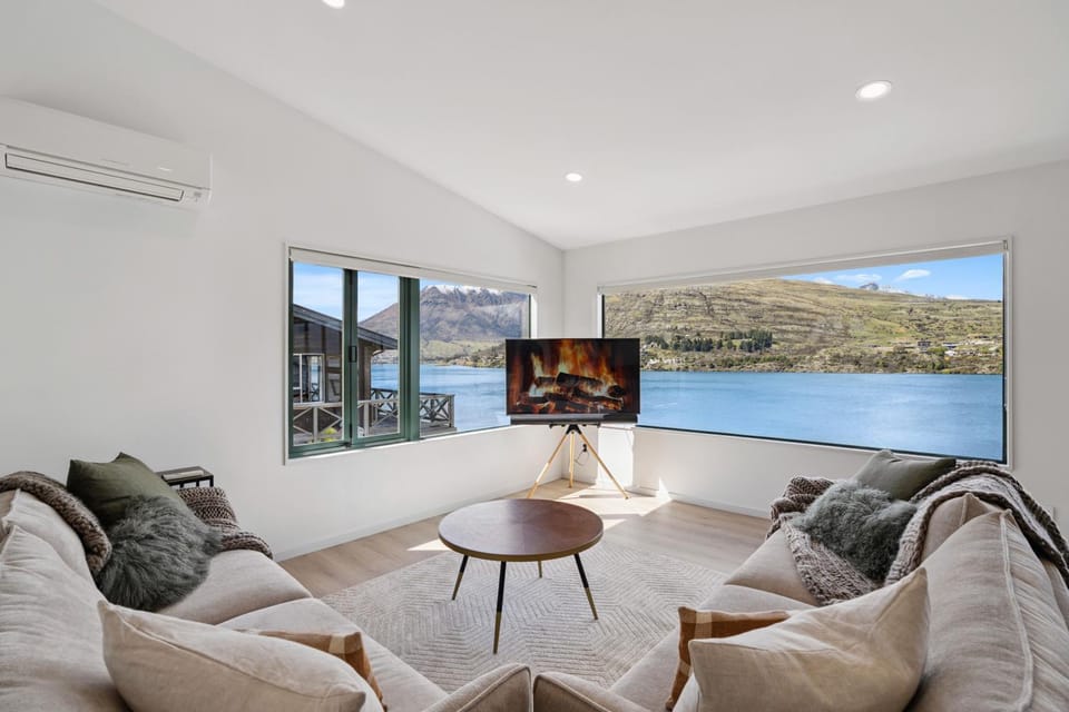 Escape on the Lake House in Queenstown