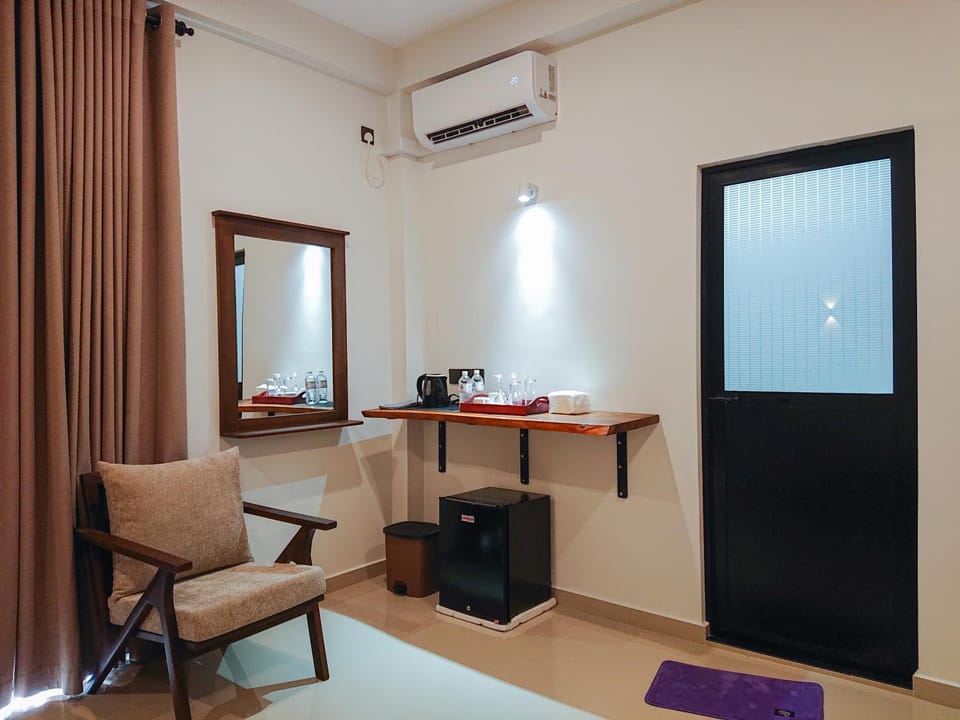 Coffee/tea facilities, Drinks, furniture, minibar, air conditioner