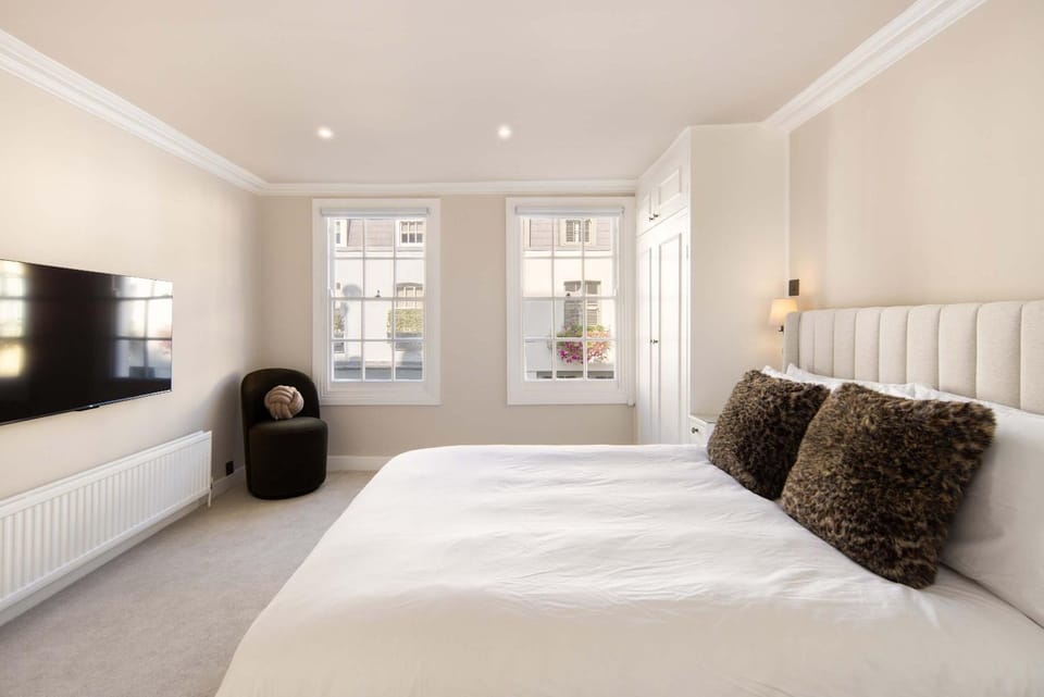 10 Mins Walk to Harrods Belgravia Mews House House in City of Westminster