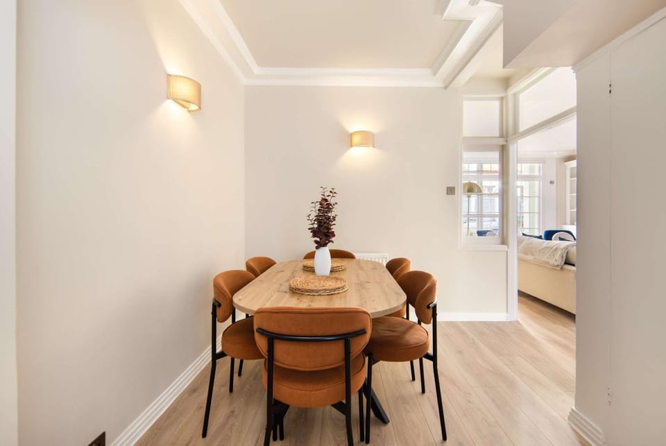 10 Mins Walk to Harrods Belgravia Mews House House in City of Westminster