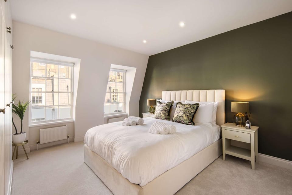 10 Mins Walk to Harrods Belgravia Mews House House in City of Westminster