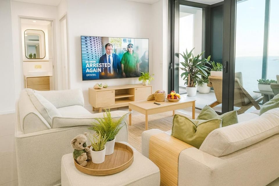 Endless Ocean Views Surfers Paradise Apartment in Surfers Paradise