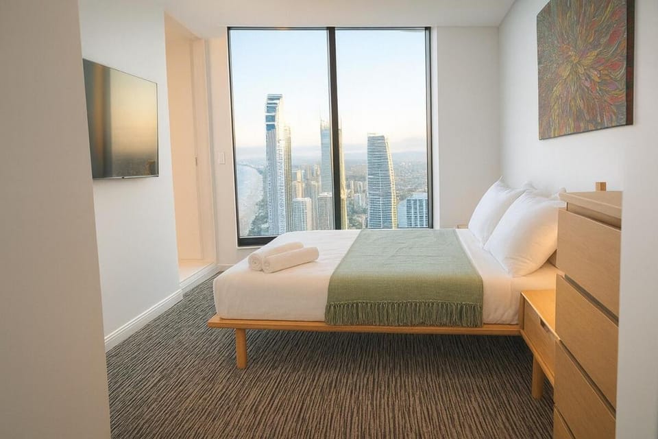 Endless Ocean Views Surfers Paradise Apartment in Surfers Paradise
