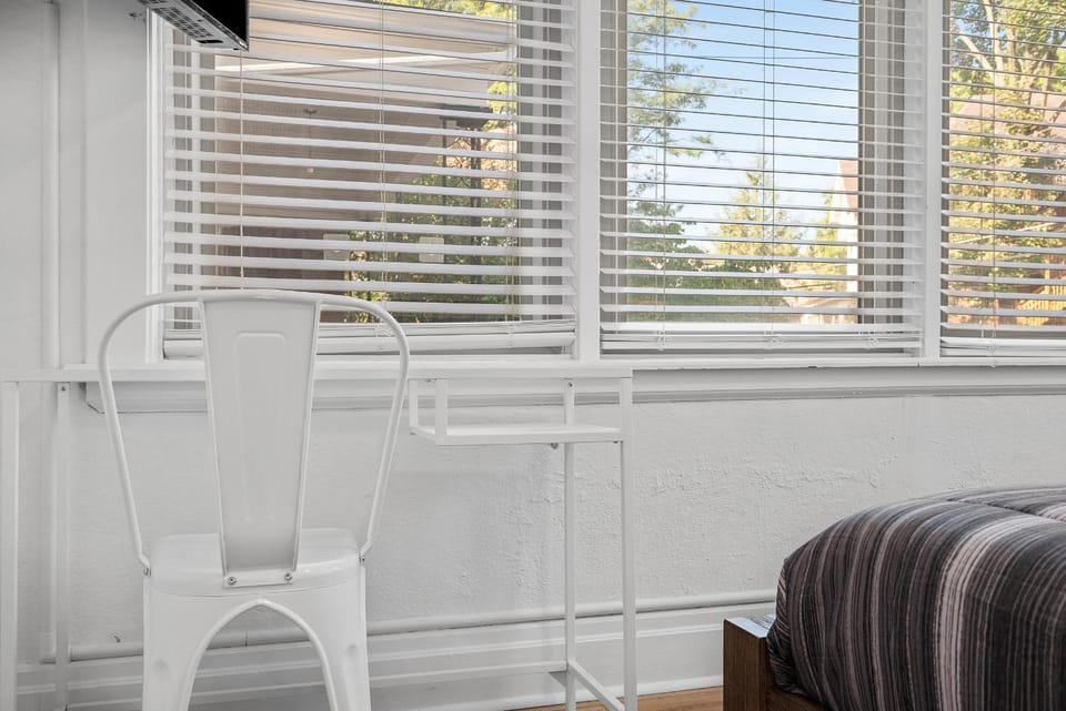 Pittsburgh Shadyside 1A Bright and Stylish Private Bedroom with Shared Bathroom Vacation rental in Shadyside