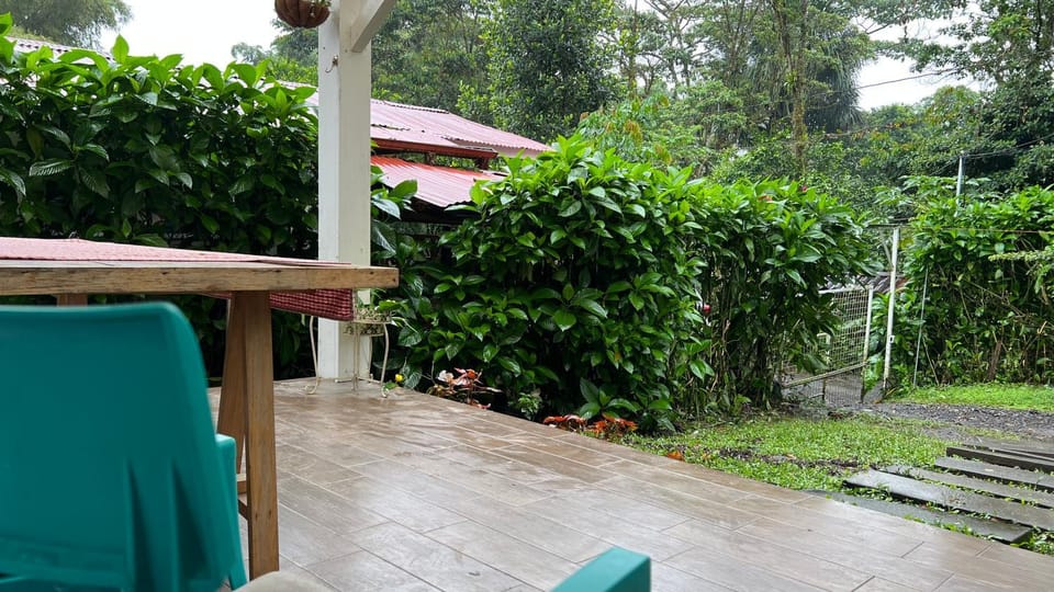 Hermosa casa con aire acondicionado rodeada de aves y naturaleza incluye desayuno House in Ecuador