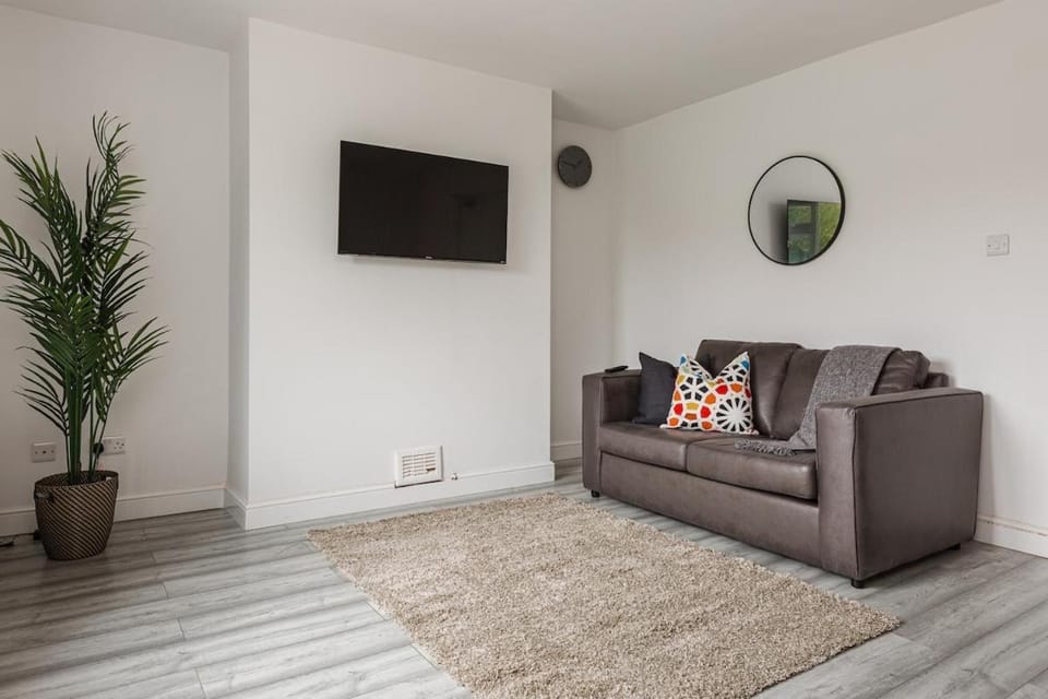 The Grove View - 3 Bedroom residential home in Telford Apartment in Telford