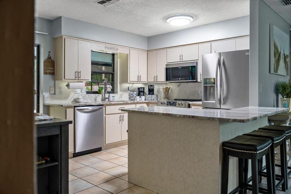 Crystal River Tropical Oasis Heated Pool-3 mins Sister Spring House in Florida