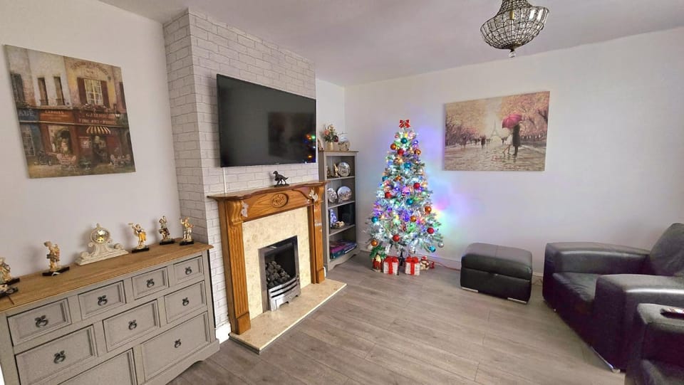 TV and multimedia, Living room, fireplace