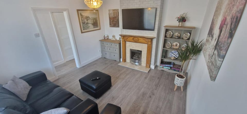 Living room, fireplace, fireplace