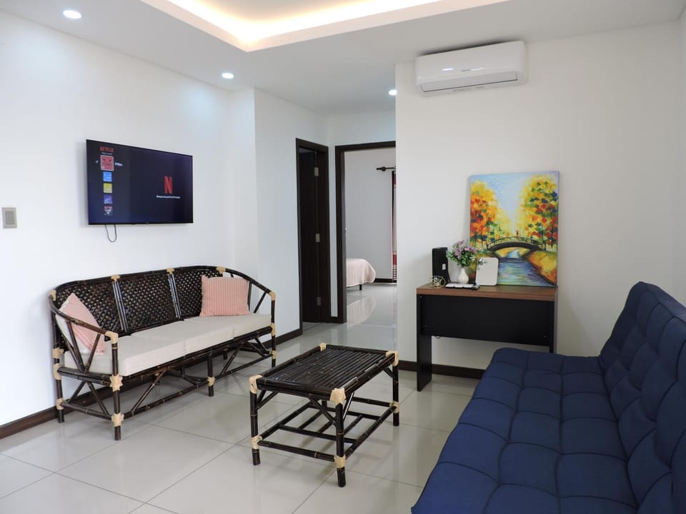 TV and multimedia, Living room, Seating area, air conditioner