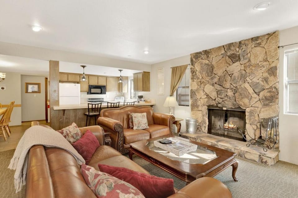 Slope Side Getaway at Big Bear - Central Duplex Retreat Chalet House in Big Bear