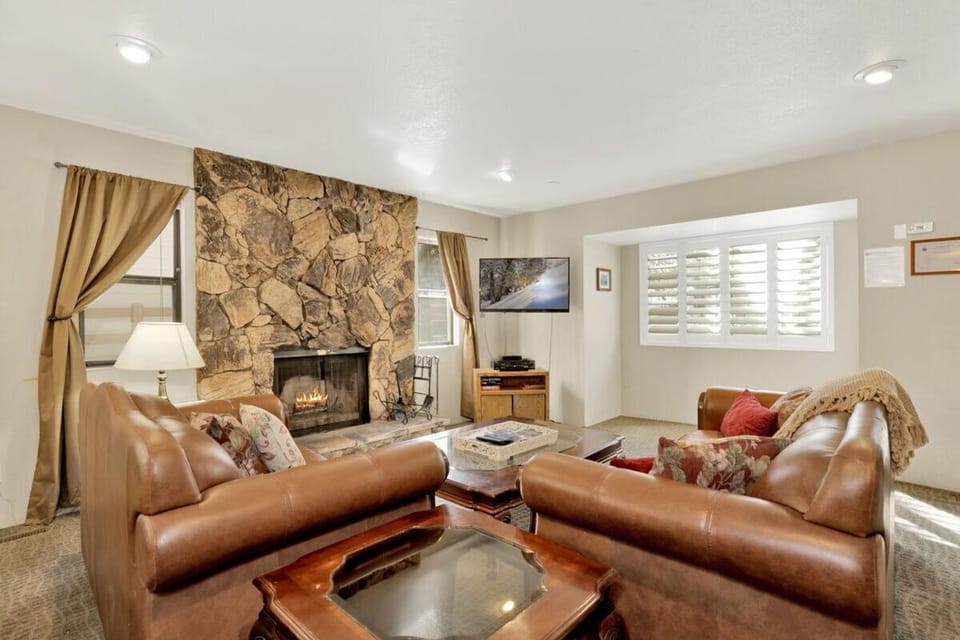 Slope Side Getaway at Big Bear - Central Duplex Retreat Chalet House in Big Bear