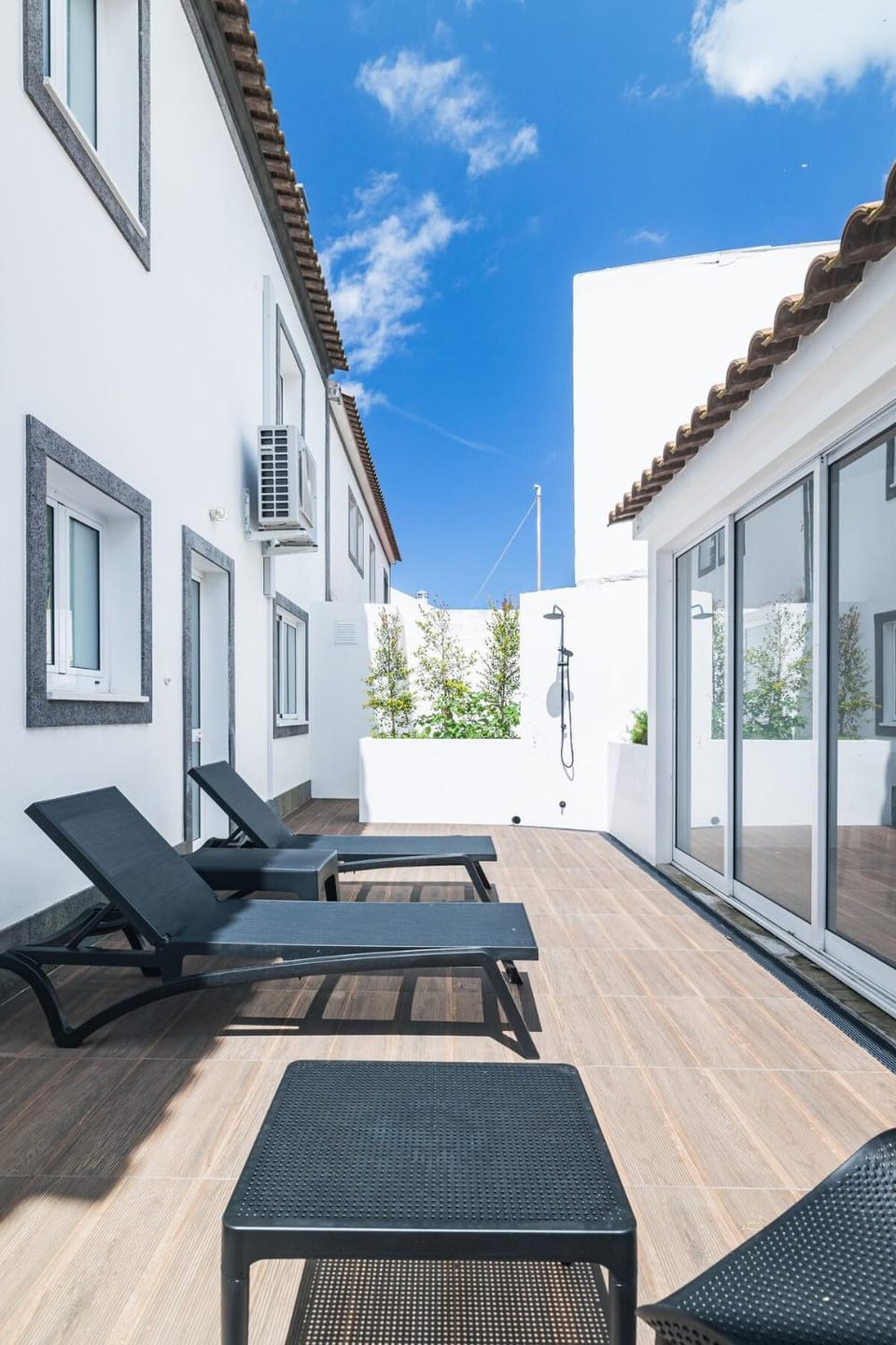 Modern 3BR Home, AC in All Rooms, Walk to 2 Beaches, Private Patio, Washer & Dryer House in Azores District