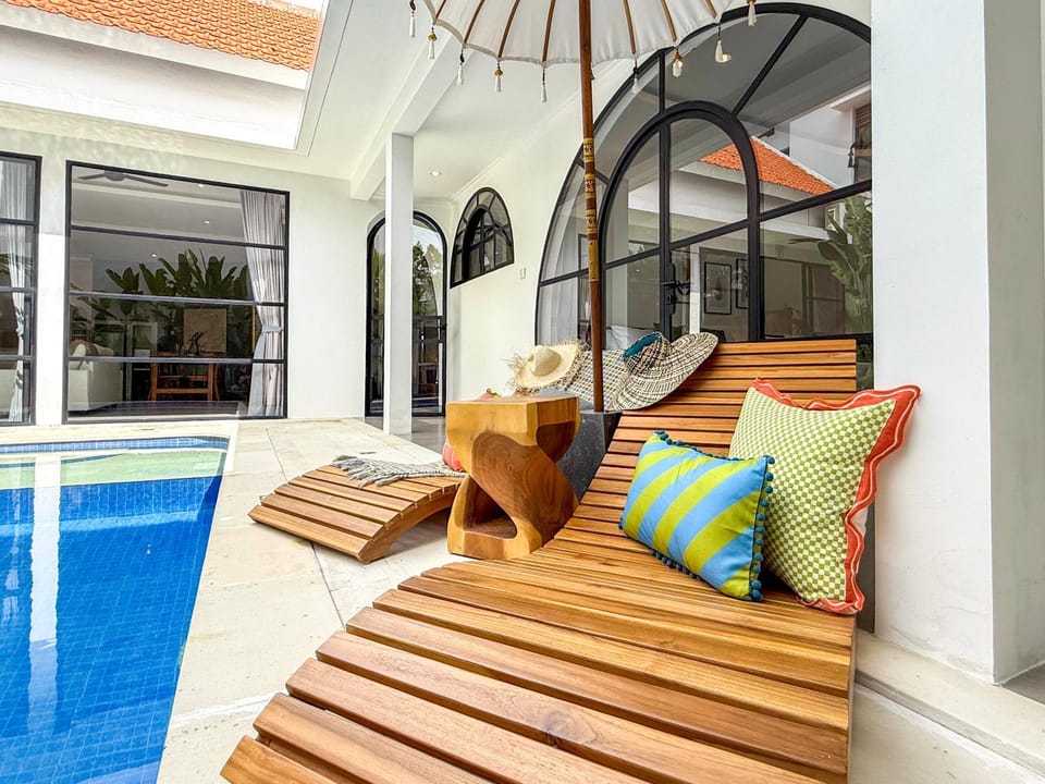 Patio, Day, Pool view, Swimming pool, sunbed