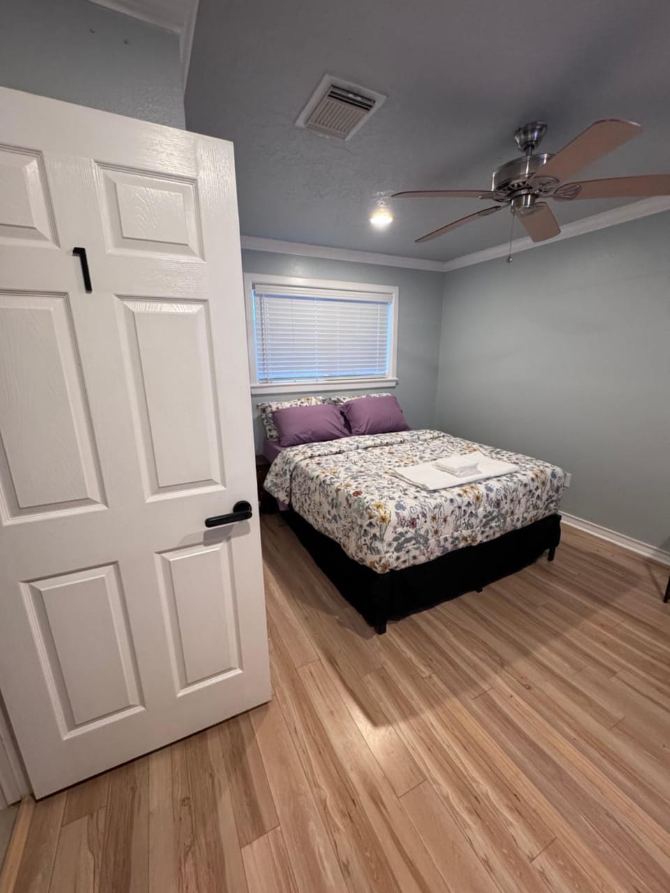 Comfortable Room for Female Travelers Only Bed and Breakfast in Houston