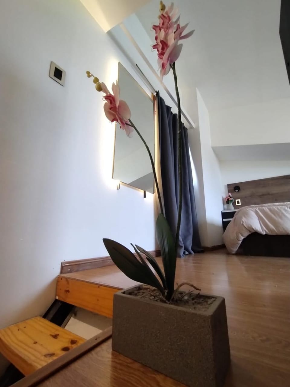 Bed, TV and multimedia, Photo of the whole room, Seating area, Bedroom