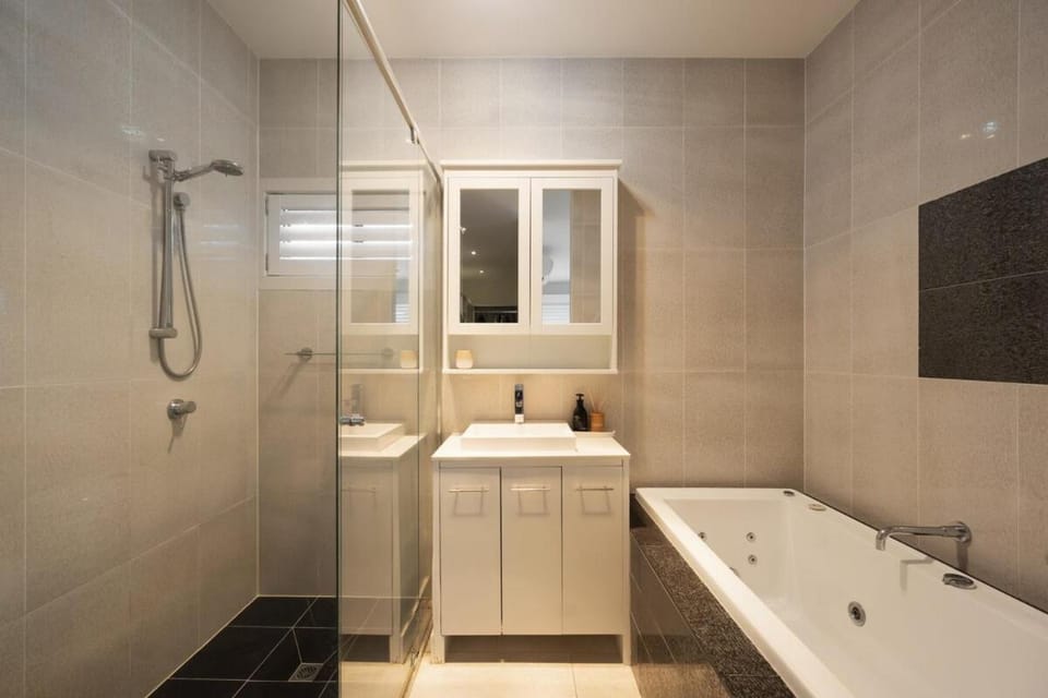 Villa Ponte, 3BR Villa, private pool in New Farm House in Brisbane