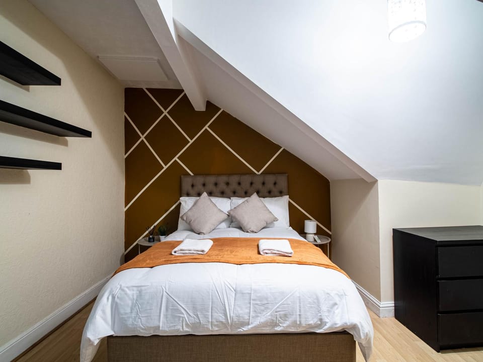 Bed, Photo of the whole room, Bedroom