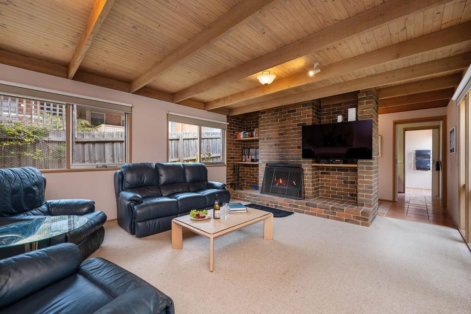 TV and multimedia, Living room, Seating area, Evening entertainment, fireplace, fireplace