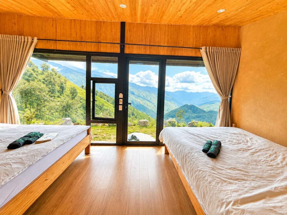 Photo of the whole room, Bedroom