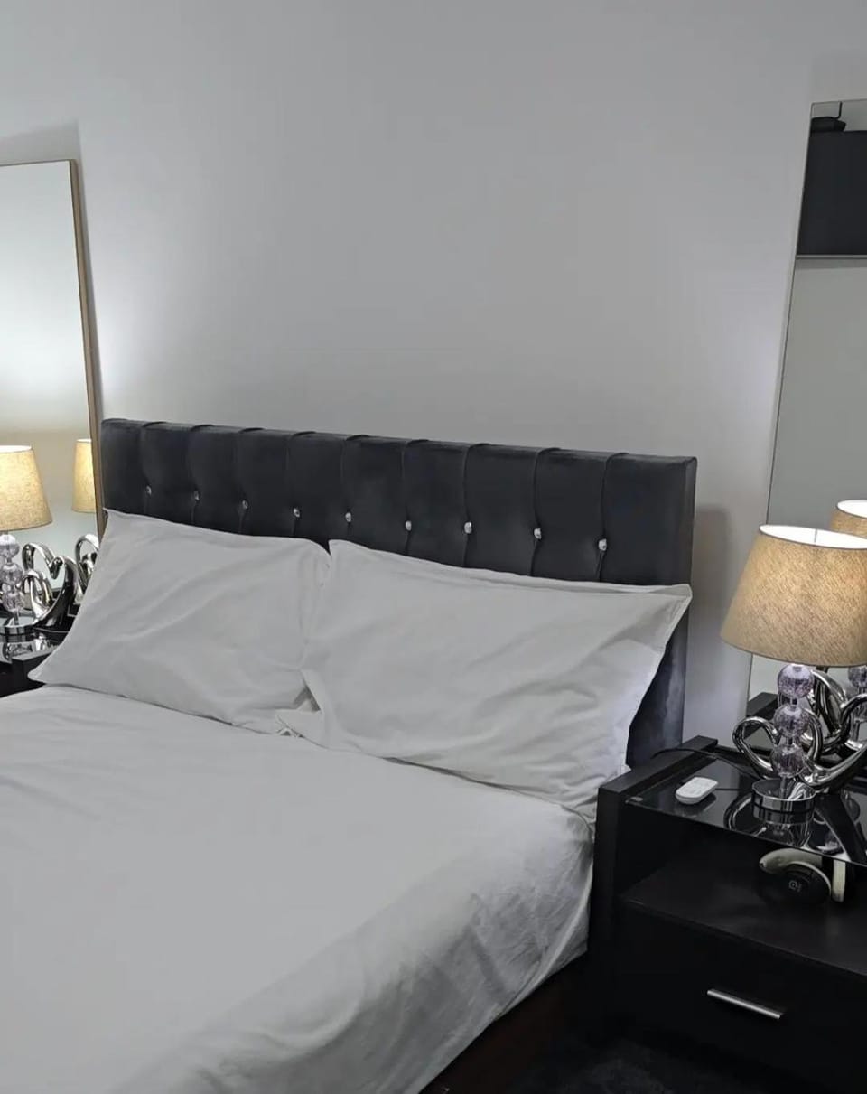 Pazuri Apart Apartment in England